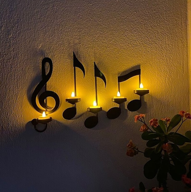 Candle holder with notes
