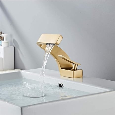 AquaArc Modern Kitchen Faucet