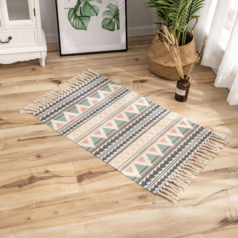 Classic geometric printed rug Multicolored cotton blend rug Easy-care washable rug with fringes for the bedroom