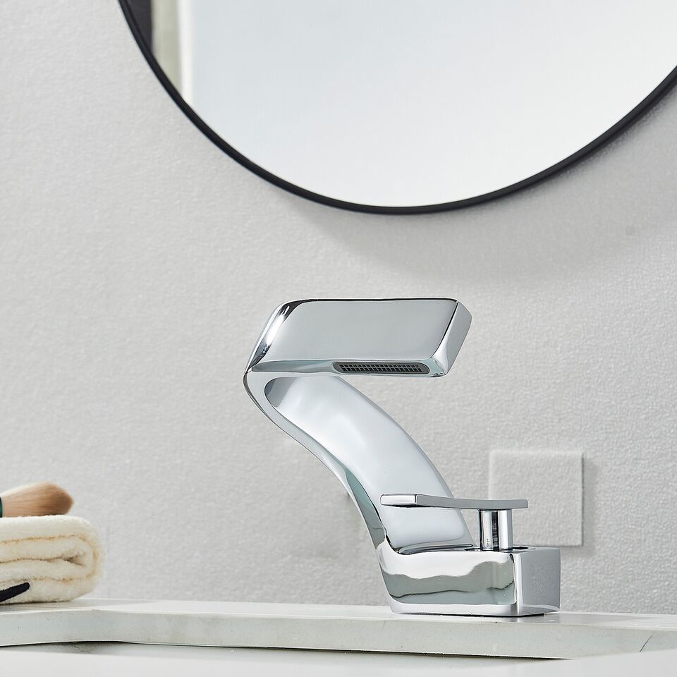 AquaArc Modern Kitchen Faucet