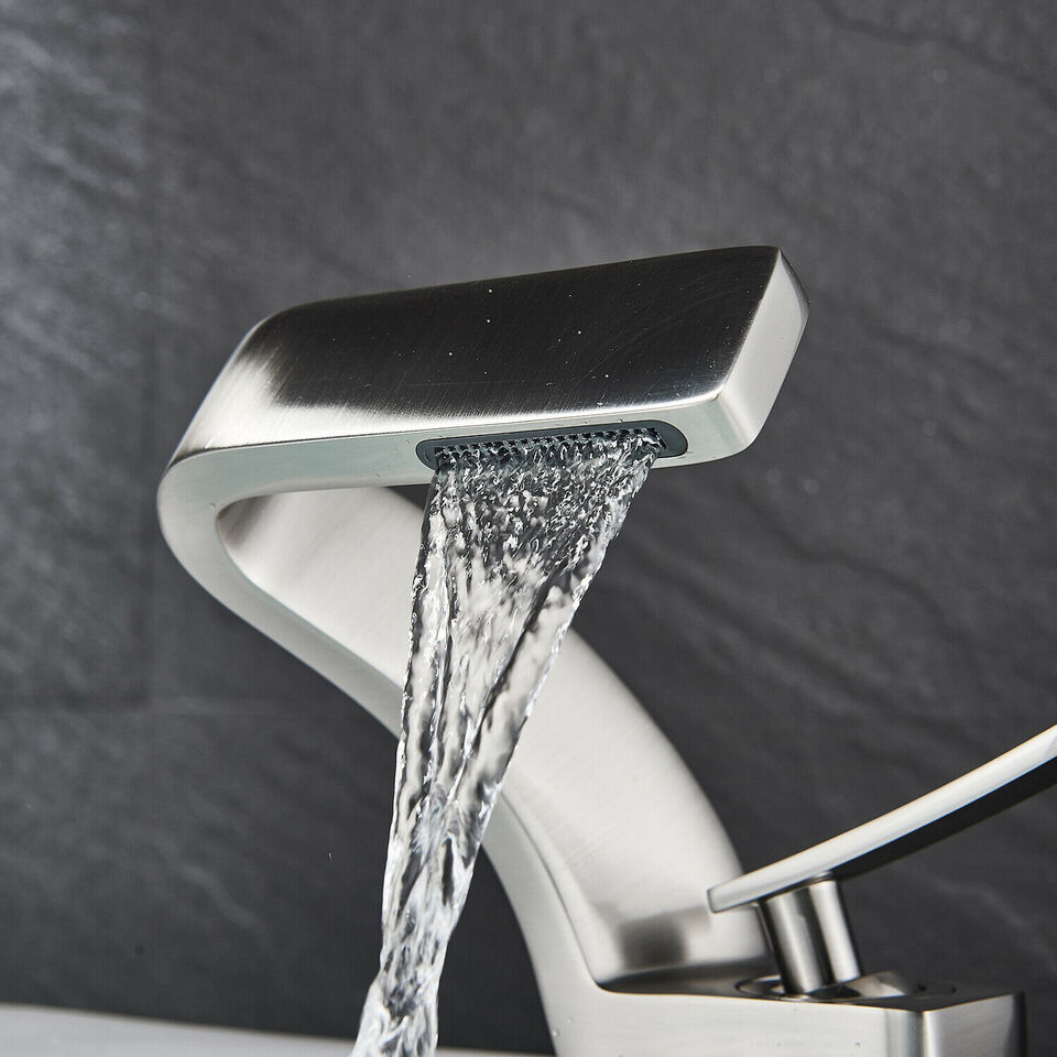AquaArc Modern Kitchen Faucet