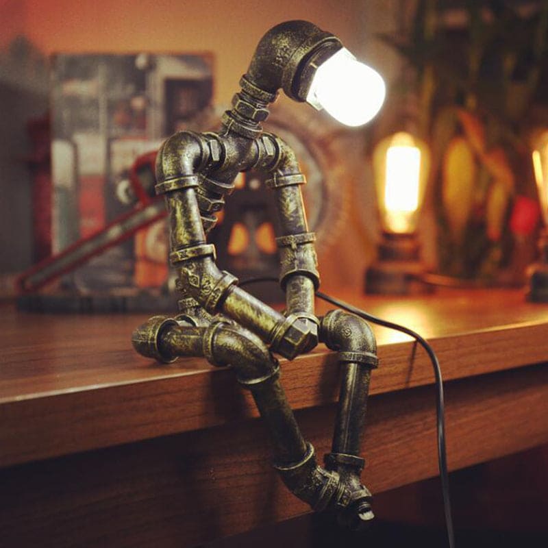 RoboShine – Robust Robot Lamp made of Iron