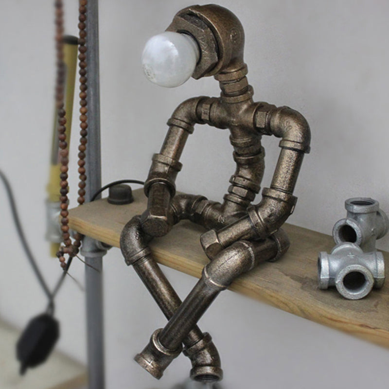RoboShine – Robust Robot Lamp made of Iron