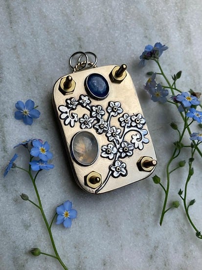 FloraKeep – Keep your beloved flowers fresh forever!