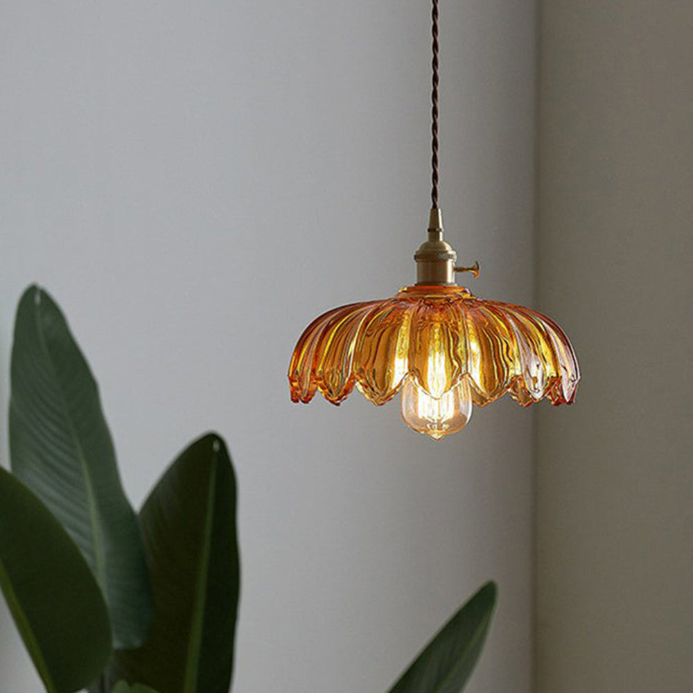 Glass light that delights with details!
