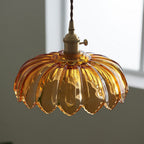 Glass light that delights with details!