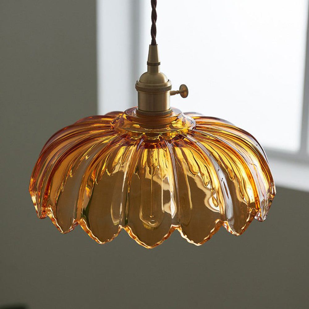 Glass light that delights with details!