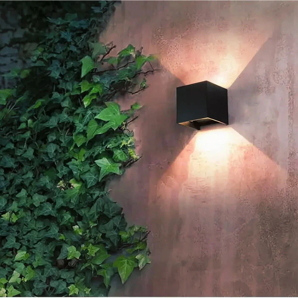 Modern Black Aluminium Wall Light