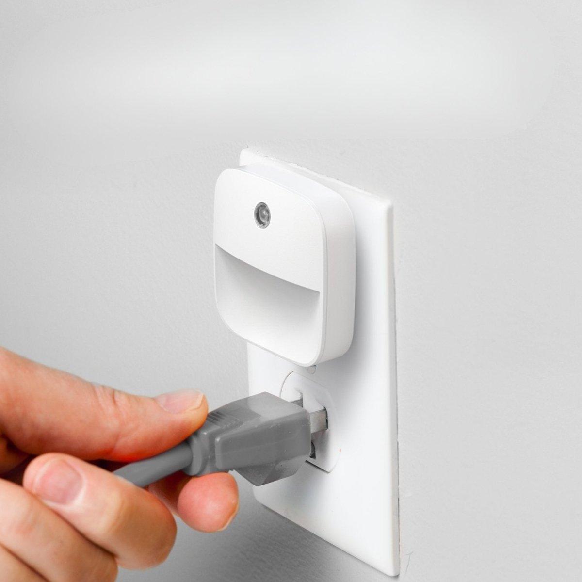 Energy-saving socket night lights with auto sensor (6-pack)