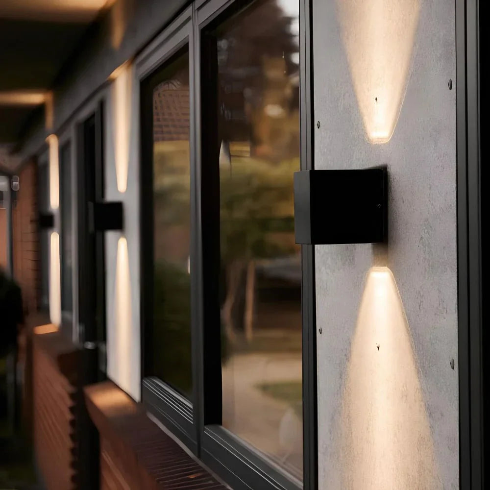 Modern Black Aluminium Wall Light