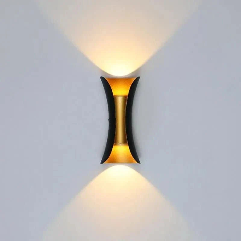 Weatherproof wall light with IP65 protection