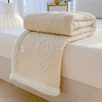 Cozy Luxe – Soft Fleece Blanket with Butterfly Design