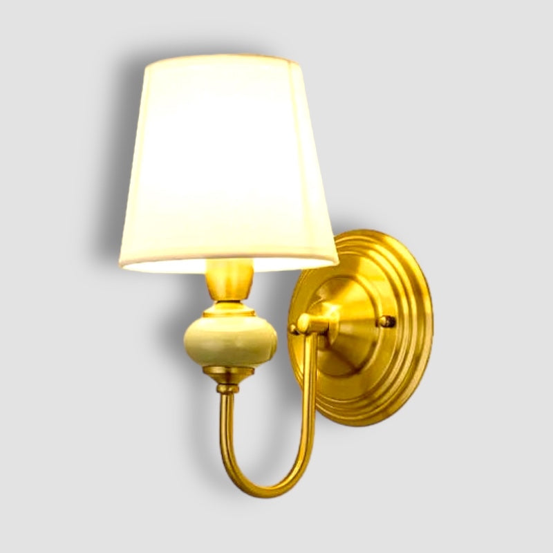 BeamGlow – LED Wall Lamp with Stylish American Design