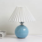 Nordic minimalist 1-light table lamp made of ceramic with pleats