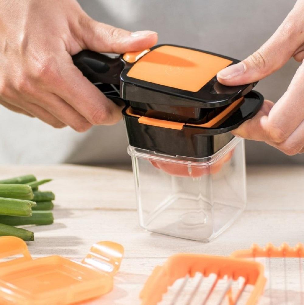 Multifunctional fruit and vegetable slicer