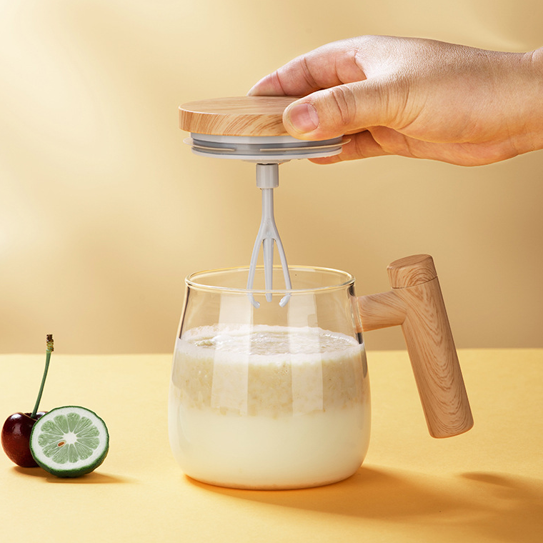Self-stirring coffee mug