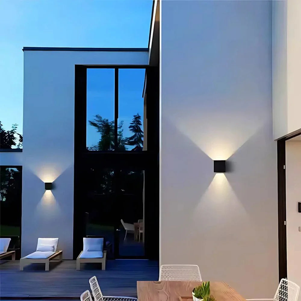 Modern Black Aluminium Wall Light