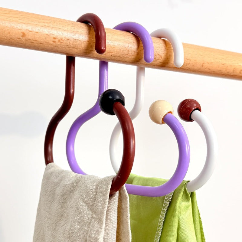 CluttrEase – Quick creation of additional closet space and elimination of clutter
