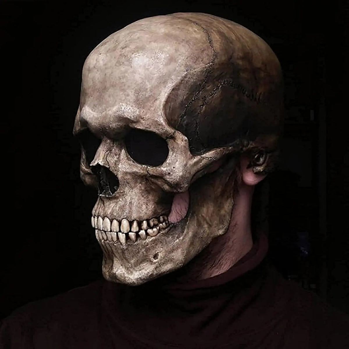 PhantomSkull — Conquer every party with a terrifying, lifelike presence that captivates all eyes!