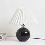 Nordic minimalist 1-light table lamp made of ceramic with pleats