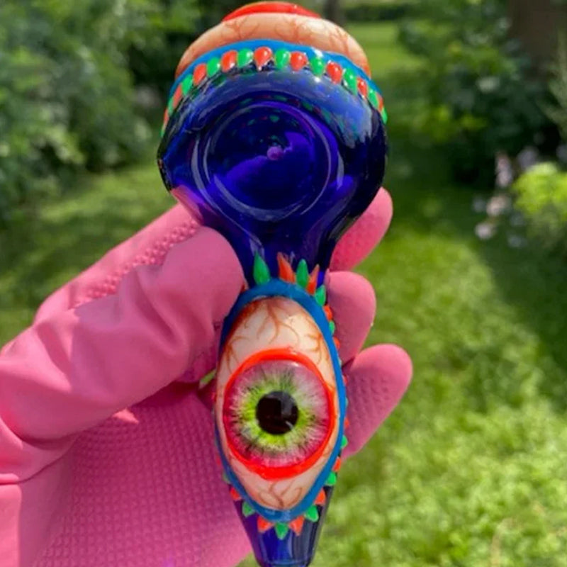 Tobacco pipe in eye shape