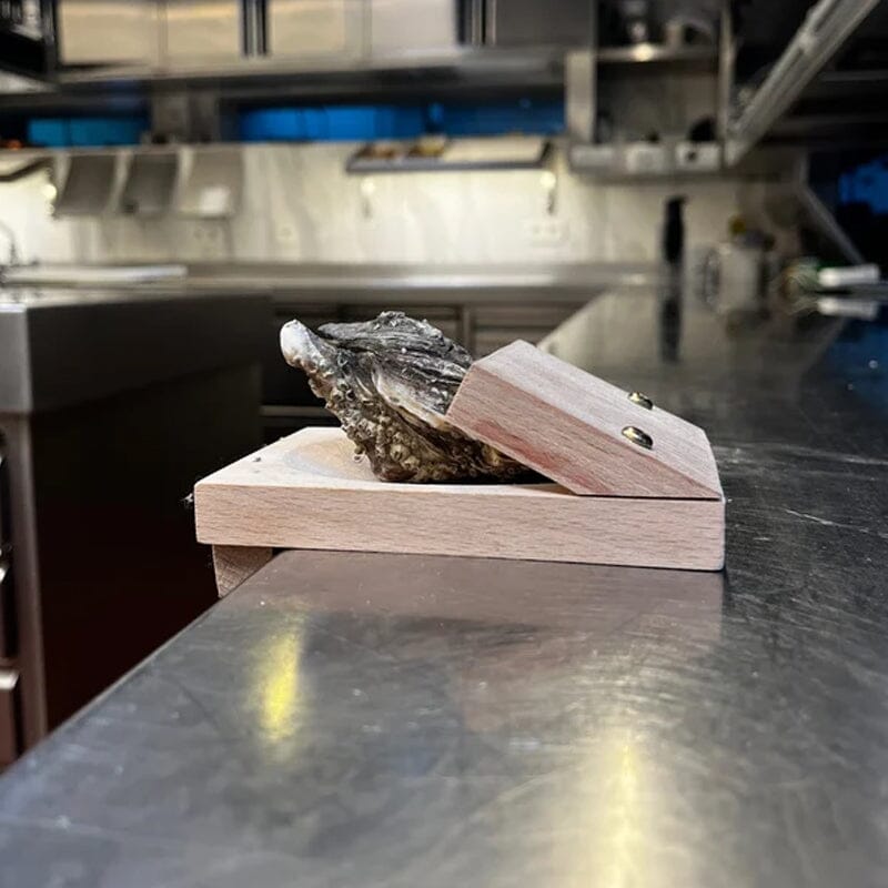 Wooden Oyster Opening Clamp, 13 × 8 × 8 cm, for Kitchen Tables