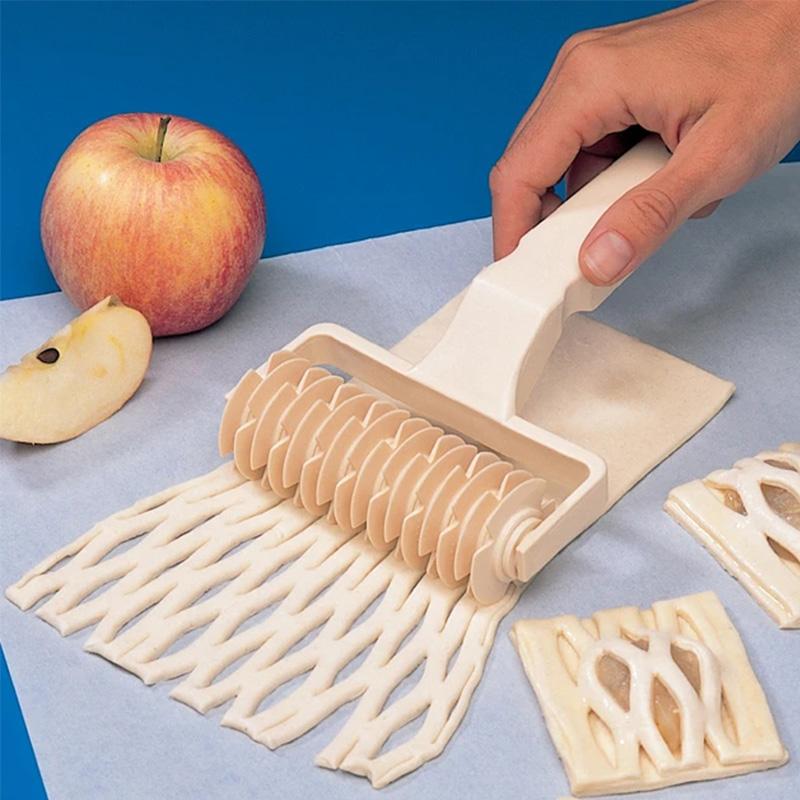 Pasta lattice roller cutter