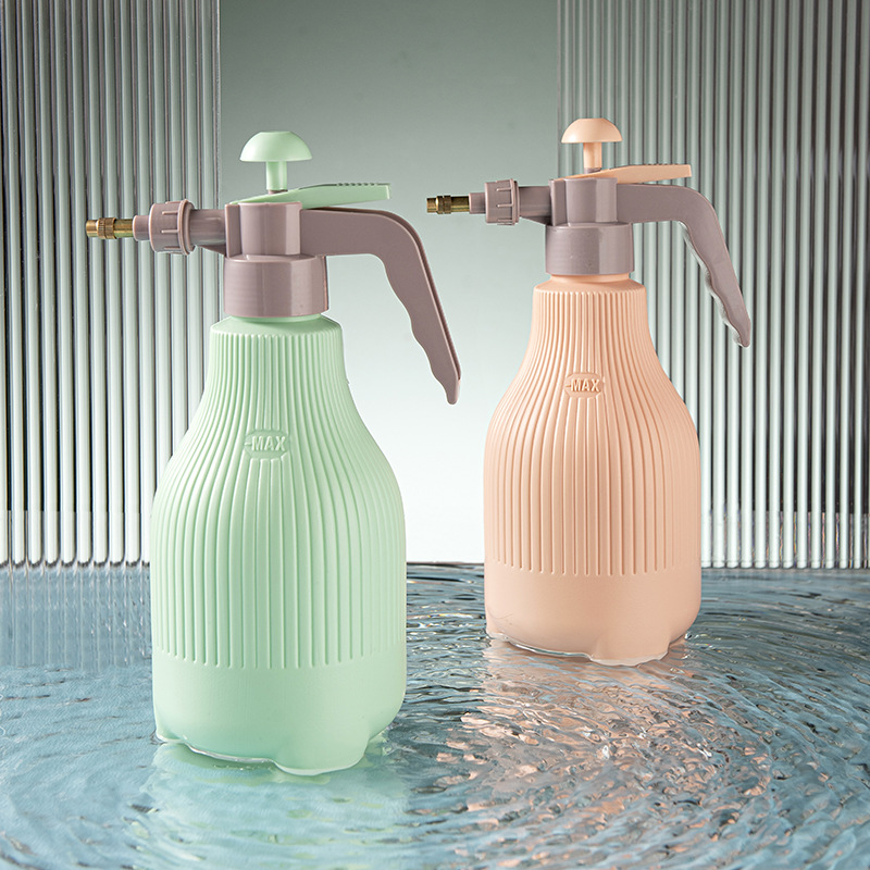 Nordic Spray Bottle with Pressure Pump – For Effective Plant Watering