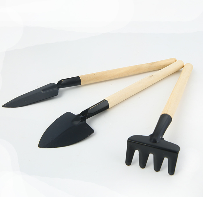3-piece garden tool set with wooden handles – Handy shovel, rake, and hoe for garden maintenance