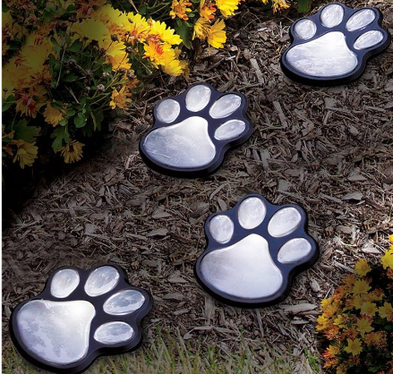 Solar lamp in paw print design – LED garden lighting in multicolor for outdoor use