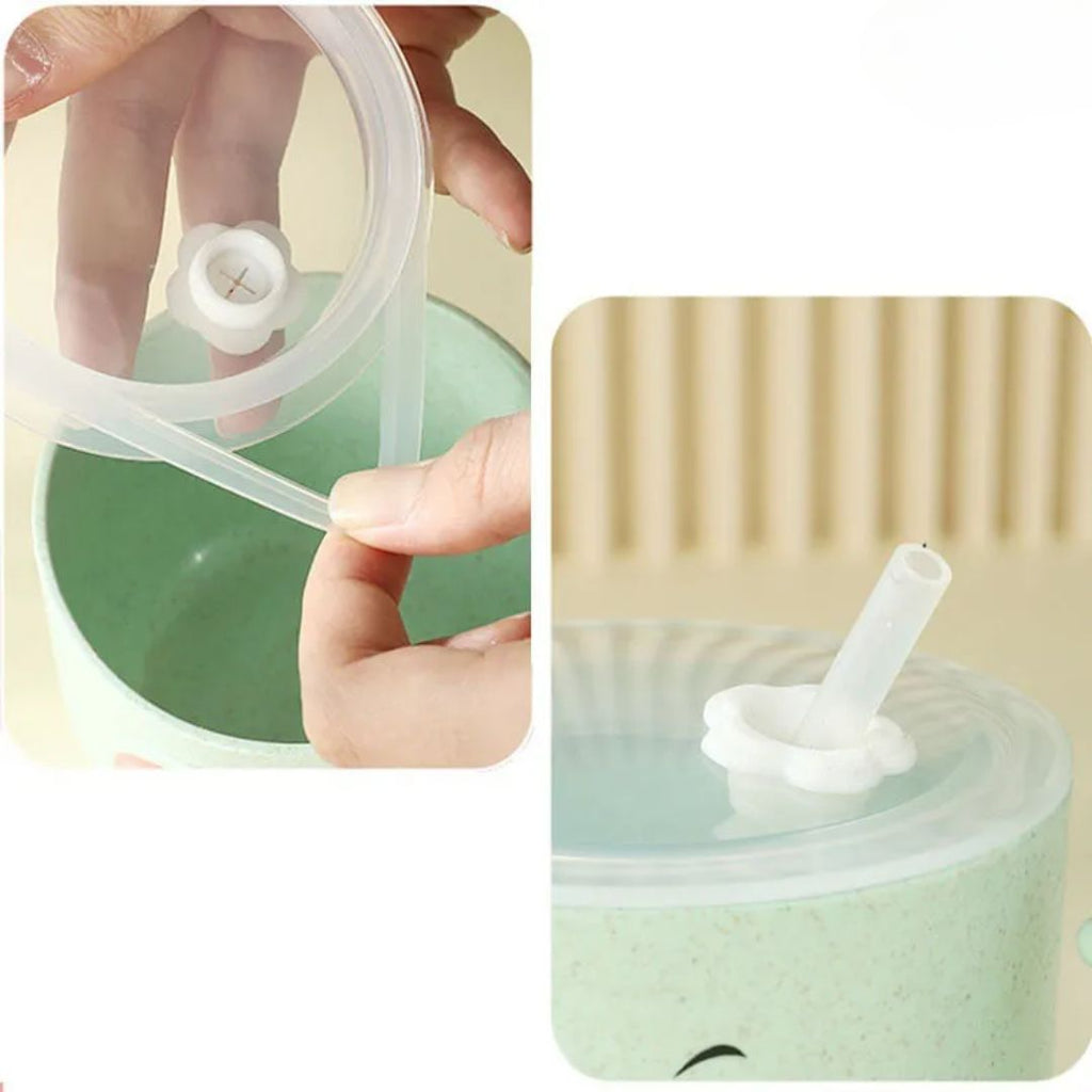 Children's drinking cup with straw