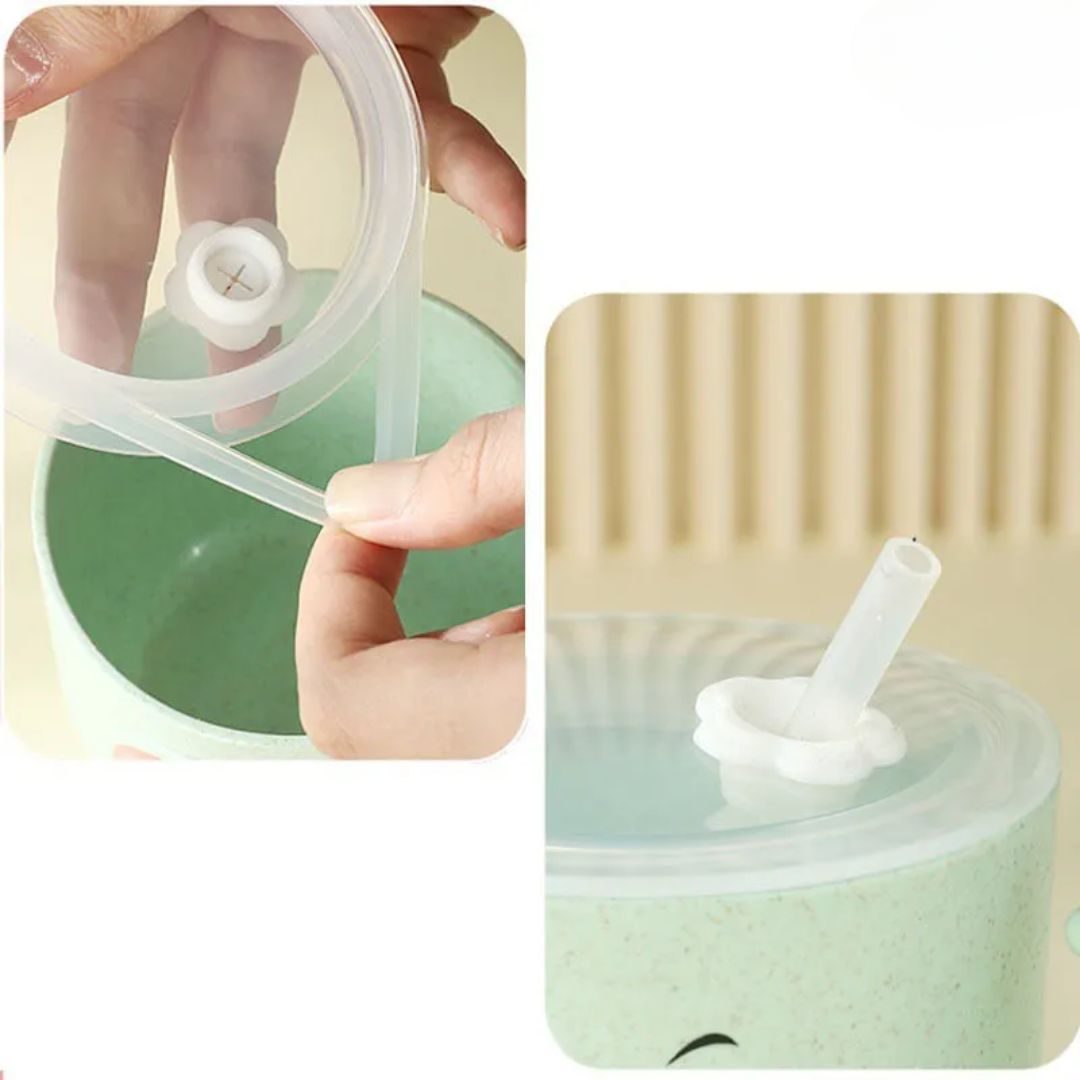 Children's drinking cup with straw