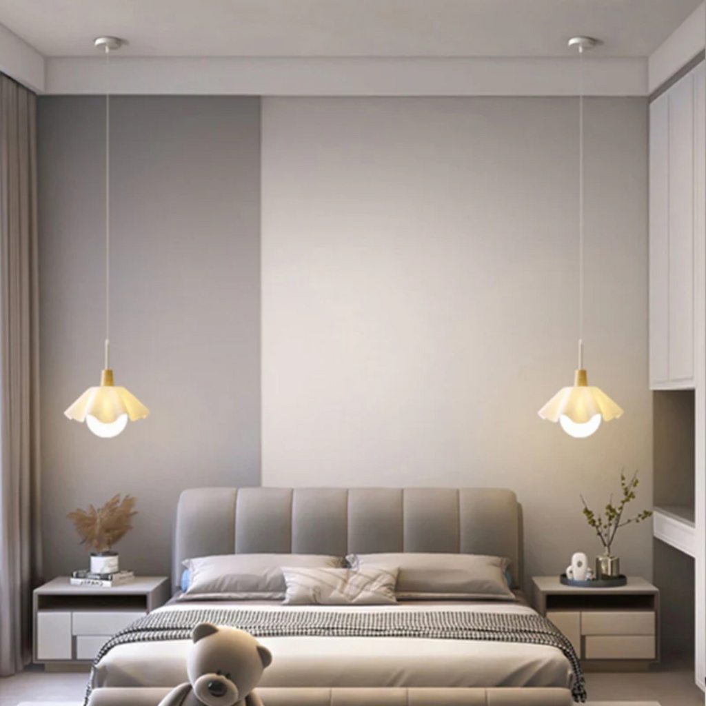 Flower-shaped pendant lamp