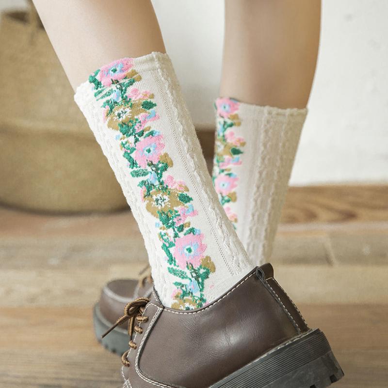 🧦🌸Vintage Embroidered Flower Socks (5 Pairs)