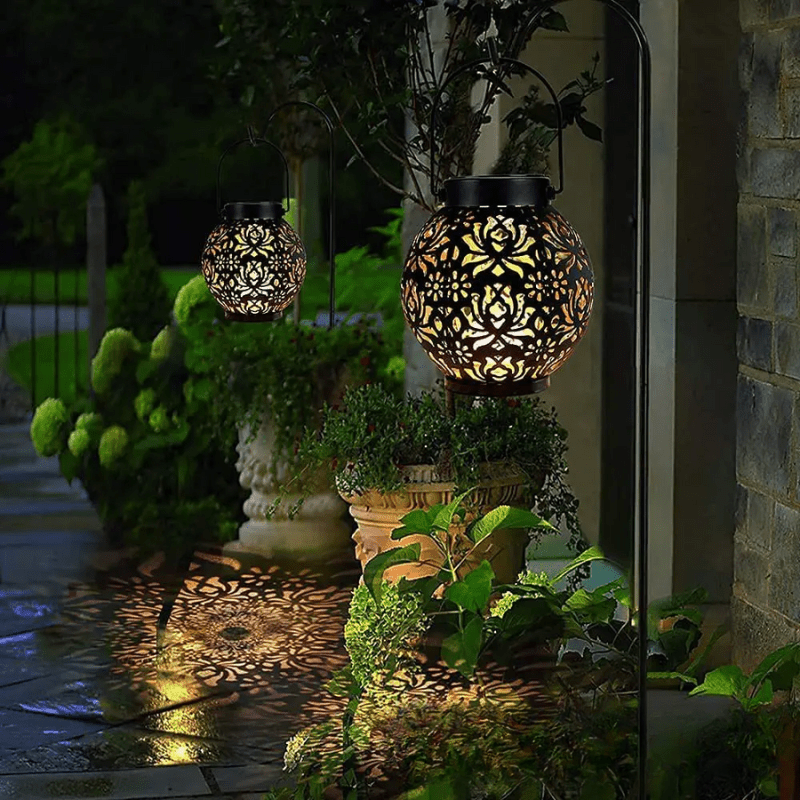Solar powered garden lamp