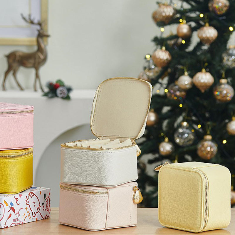 Leather jewelry box for travel