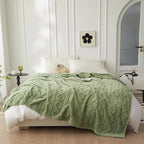 Double-sided cuddle blanket made of wool