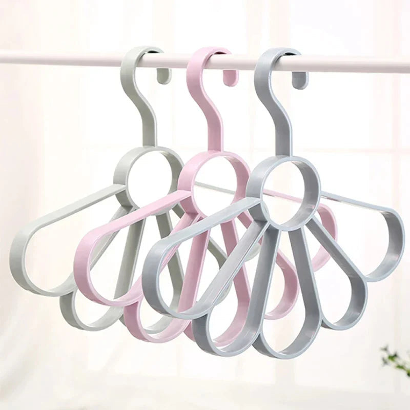 PETAL SHAPE CREATIVE SCARF HANGERS 