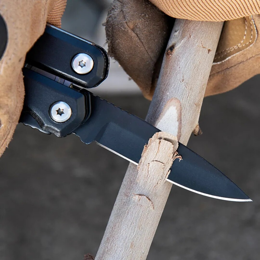 Hammer and Pliers in One Compact Set
