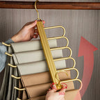 Space-saving trouser hangers from Gardudu made of aluminum