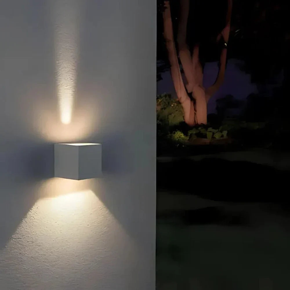 Modern Black Aluminium Wall Light