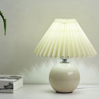 Nordic minimalist 1-light table lamp made of ceramic with pleats