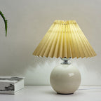 Nordic minimalist 1-light table lamp made of ceramic with pleats