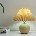 Nordic minimalist 1-light table lamp made of ceramic with pleats