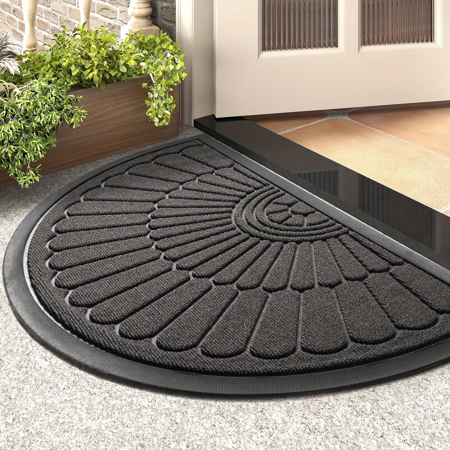 Semi-circular rubber doormat – Durable and non-slip for indoor and outdoor use