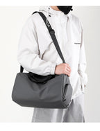 Separate wet and dry shoe compartments