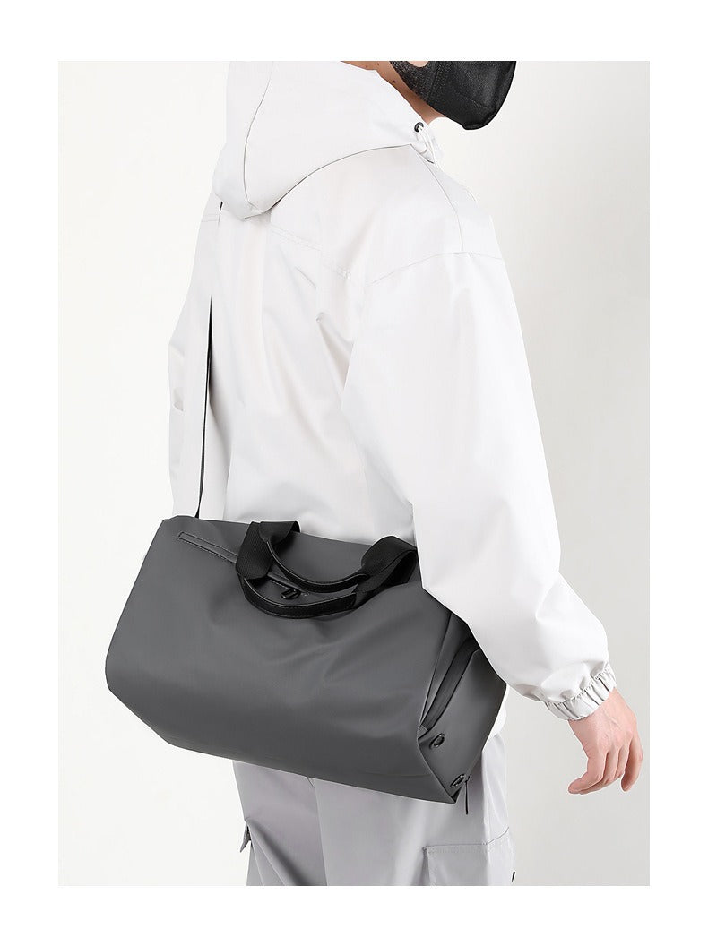 Separate wet and dry shoe compartments