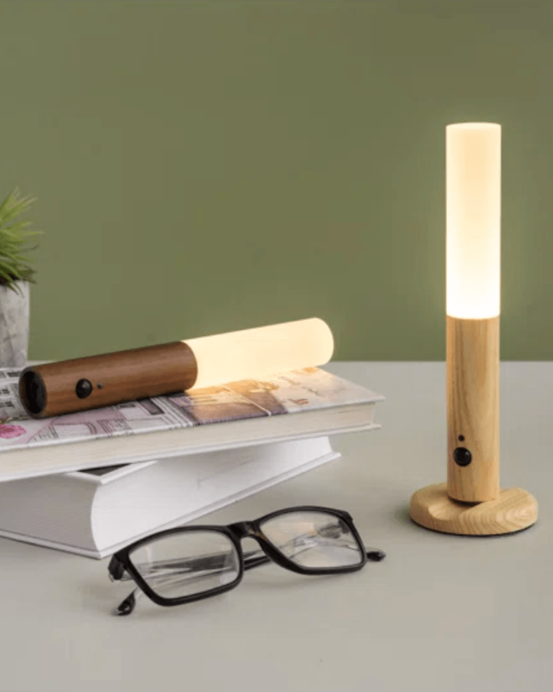 Wireless Wooden Wall-Mounted Sconce