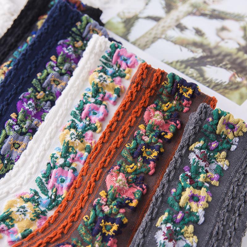 🧦🌸Vintage Embroidered Flower Socks (5 Pairs)