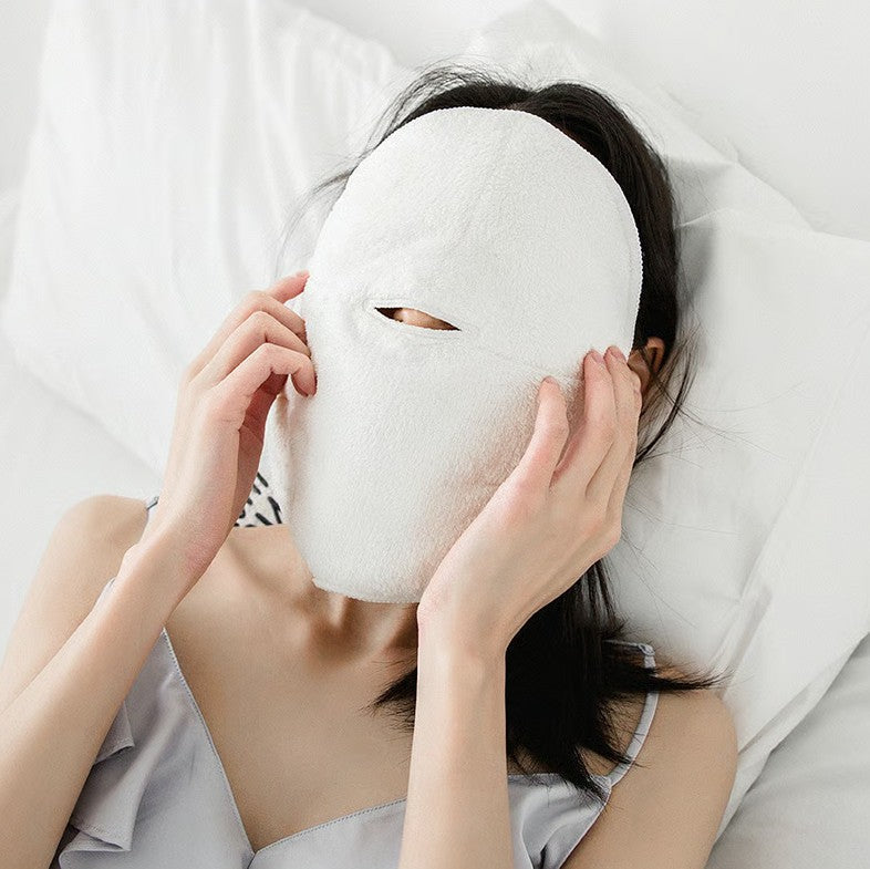 Moisturizing facial towel made of coral velvet